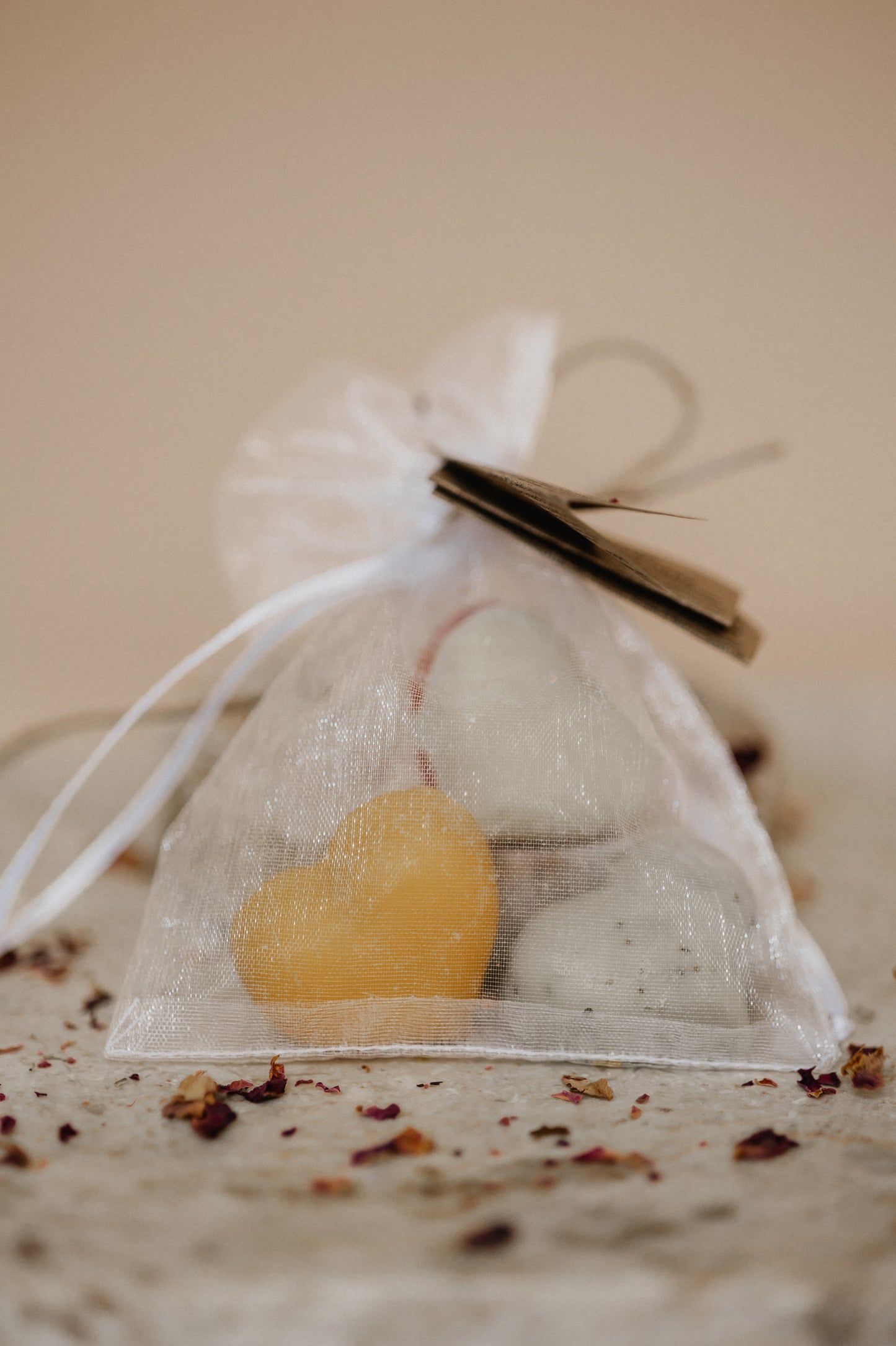 Fertiges Geschenkset 3x Herzchen im schönen Organzasäckchen
